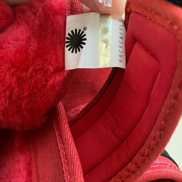 UGG Men's Neumel Snapback Boots in Samba Red - Picture 10 of 11